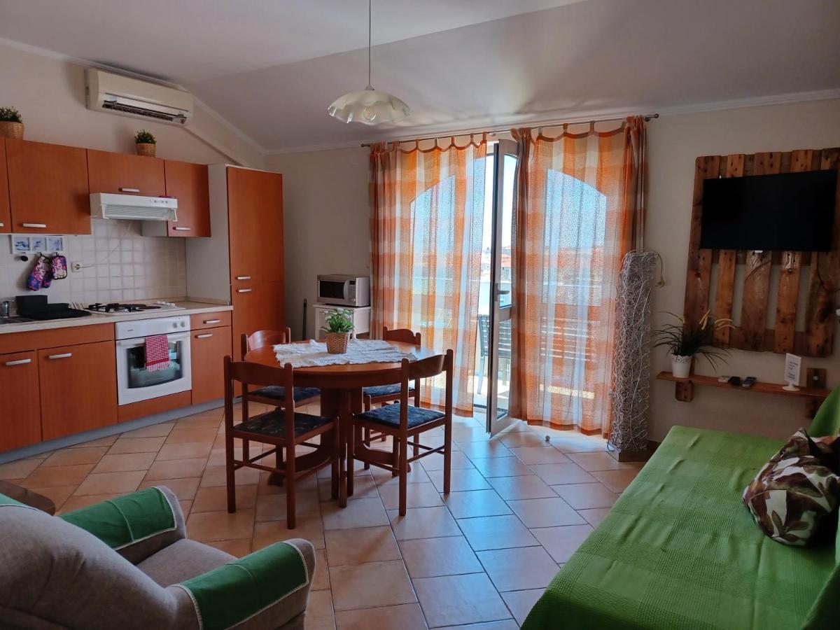Apartments Ivic 拉布 外观 照片