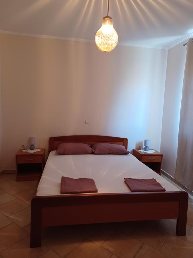 Apartments Ivic 拉布 外观 照片