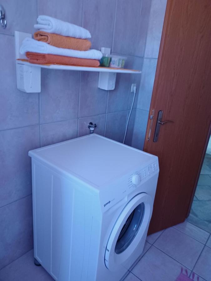 Apartments Ivic 拉布 外观 照片