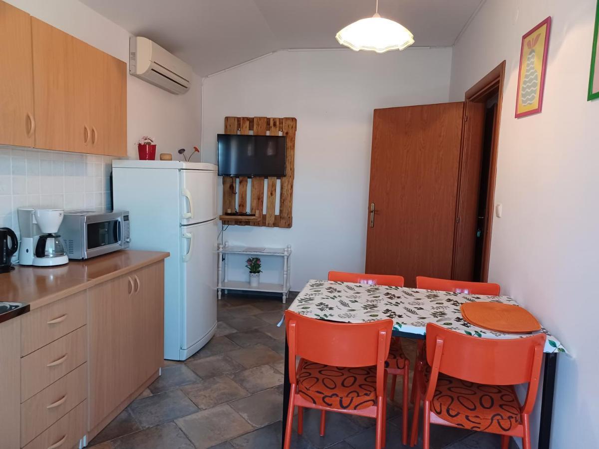 Apartments Ivic 拉布 外观 照片