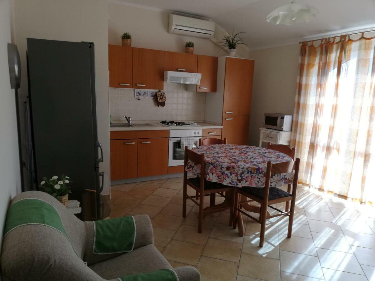 Apartments Ivic 拉布 外观 照片