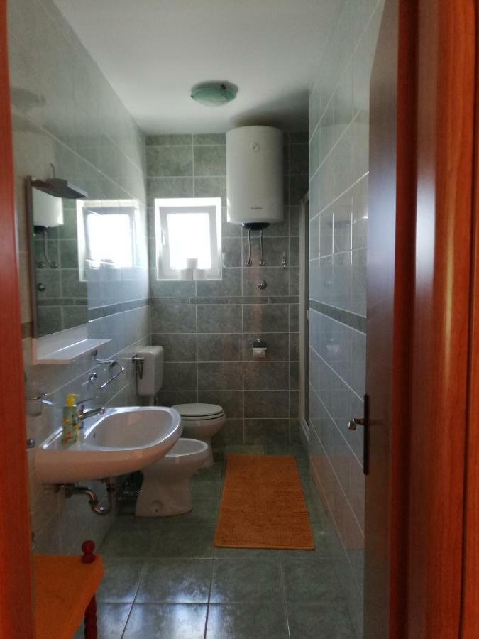 Apartments Ivic 拉布 外观 照片